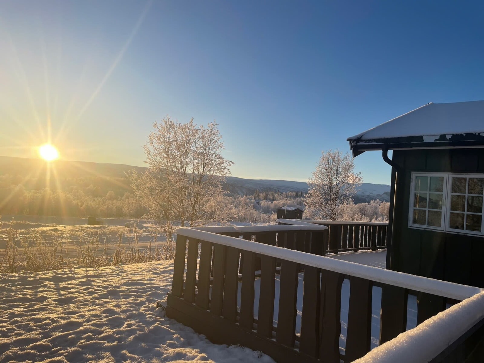 Solnedgang bak Slettefjell. Bilde fra selgers arkiv Galleribilde