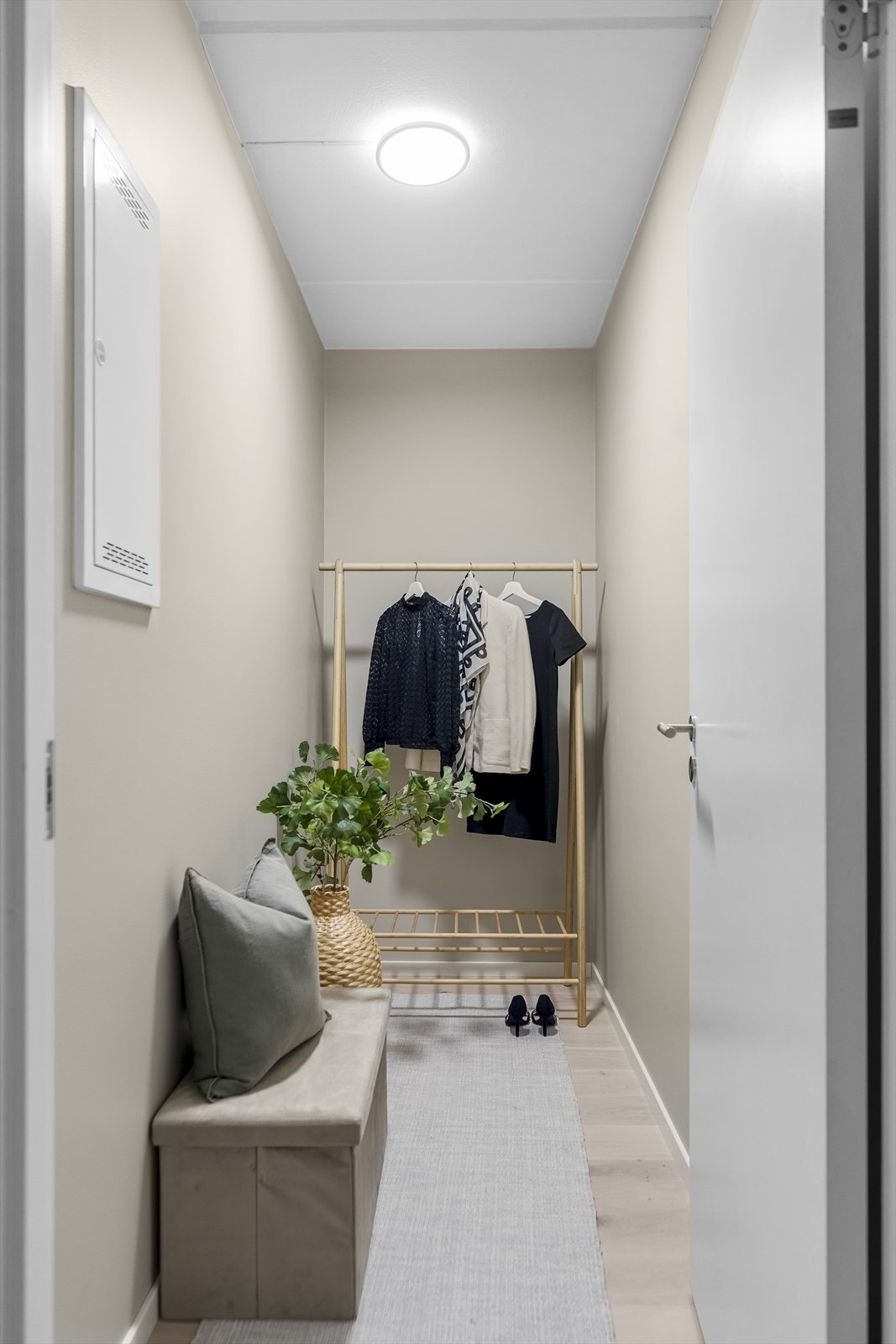 Fra stuen er det tilgang til en praktisk bod. Galleribilde