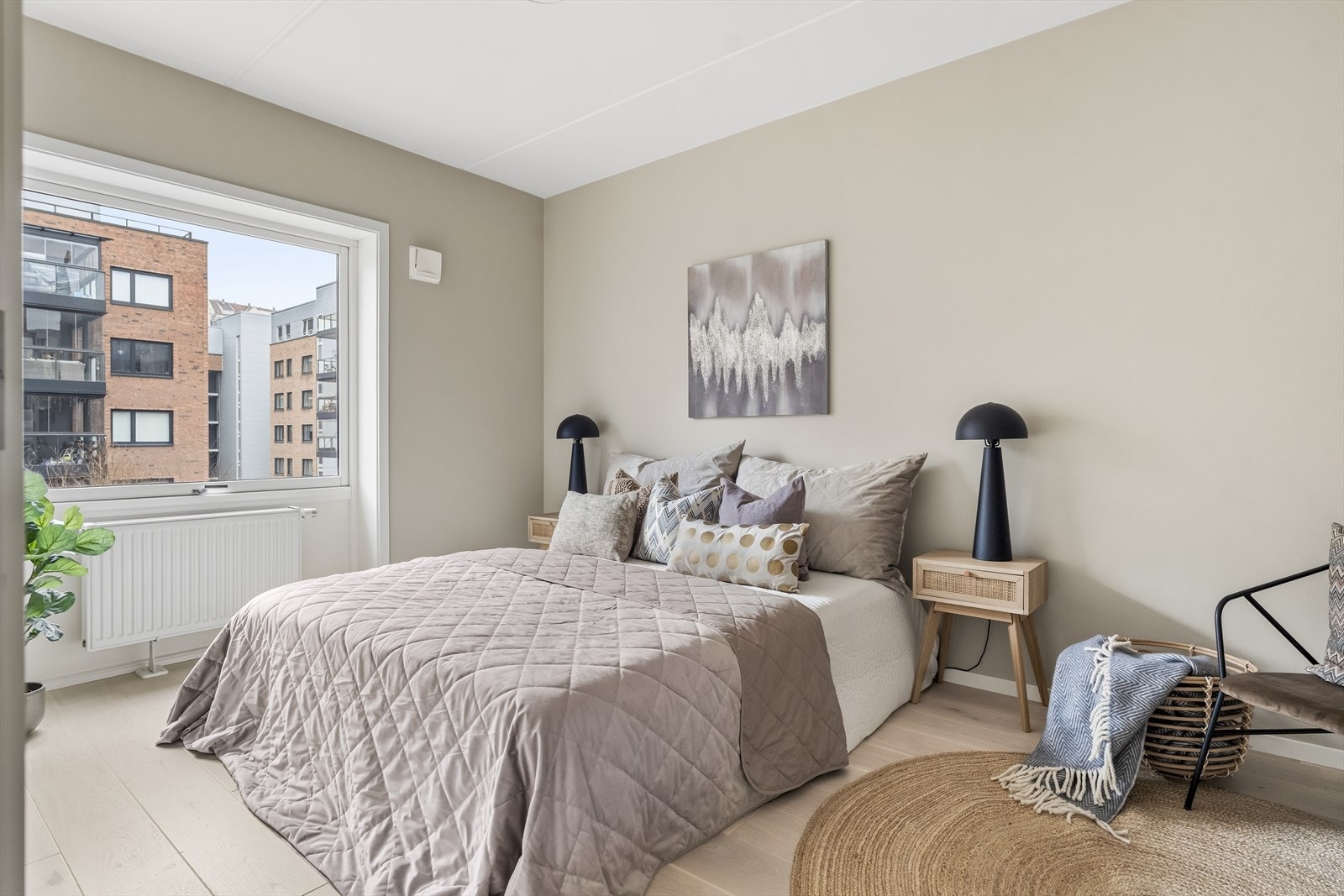 Soverommet har god størrelse og det er fint plass til dobbeltseng med tilhørende møblement. Galleribilde