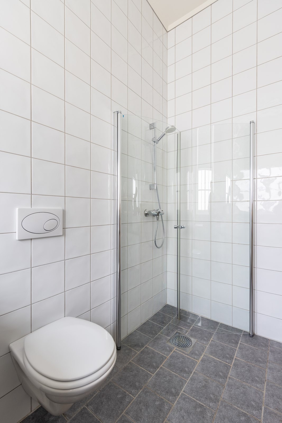 Dusjdører er fra 2021. Galleribilde