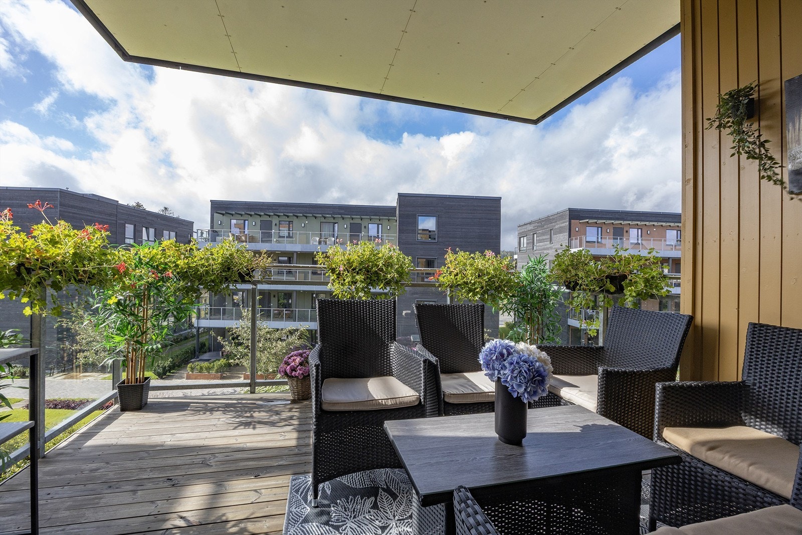 Fantastisk flott og romslig overbygd balkong Galleribilde