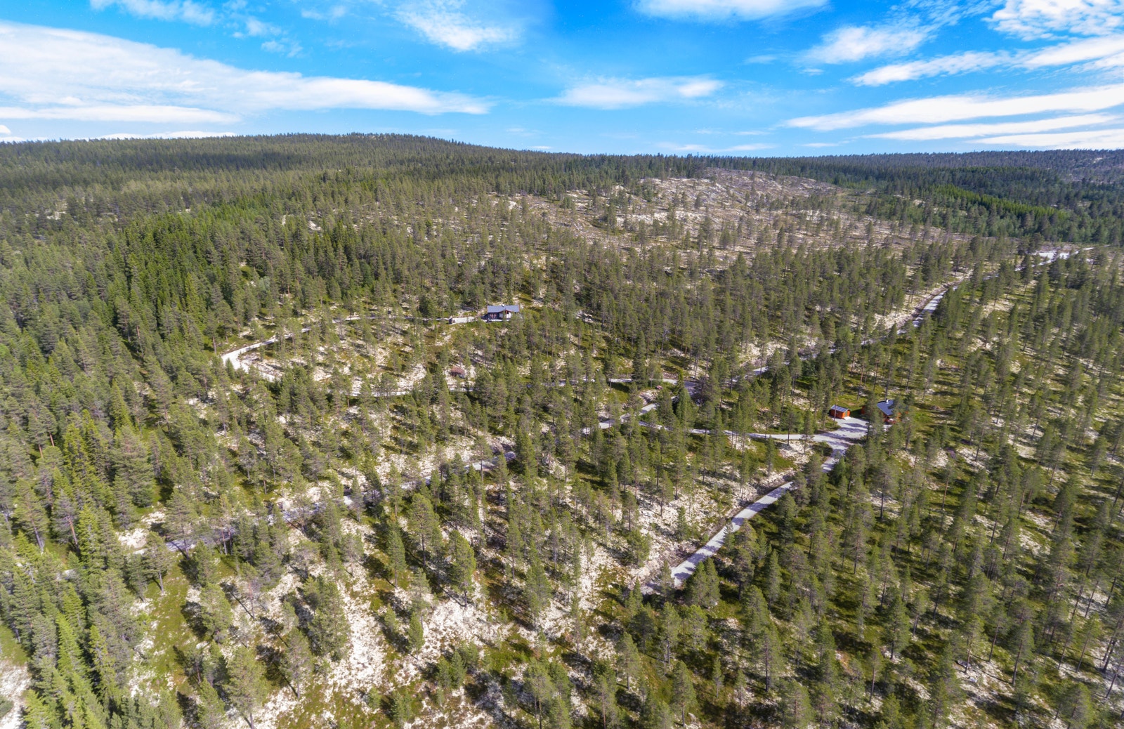 Det tillates bygd en boenhet og et uthus på hver tomt. Hver tomt kan bebygges med inntil 150 kvm. Galleribilde