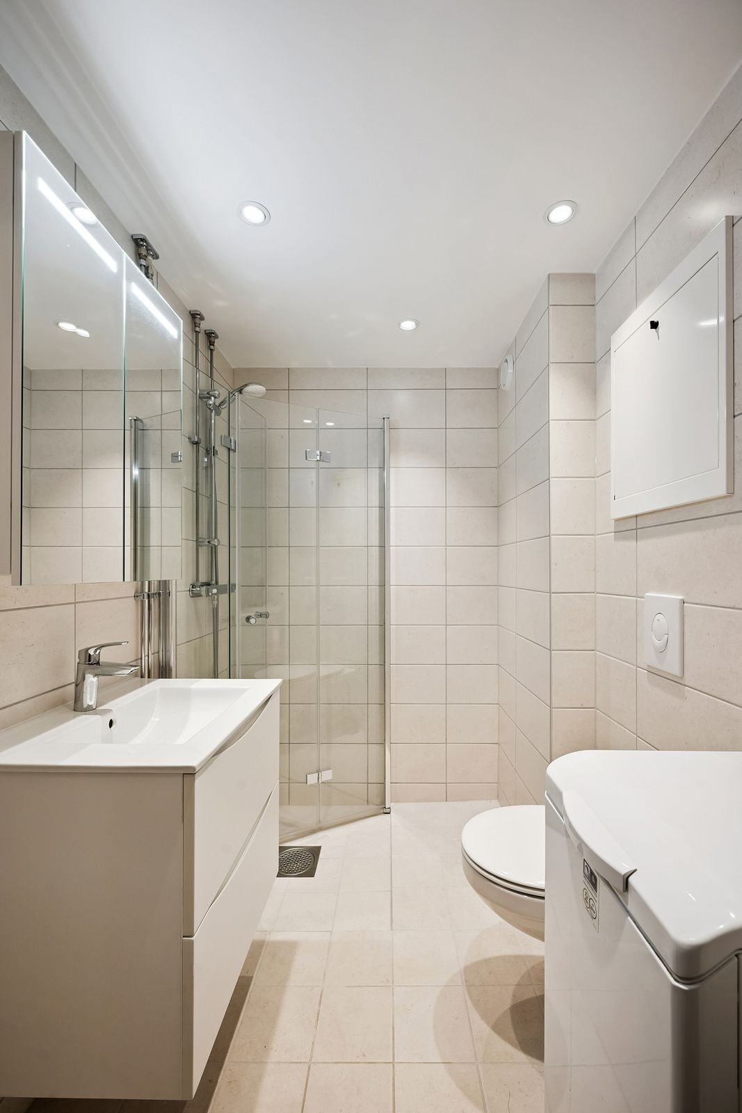 Varmekabler gir komfort på kalde dager samt opplegg for vaskemaskin på badet. Galleribilde