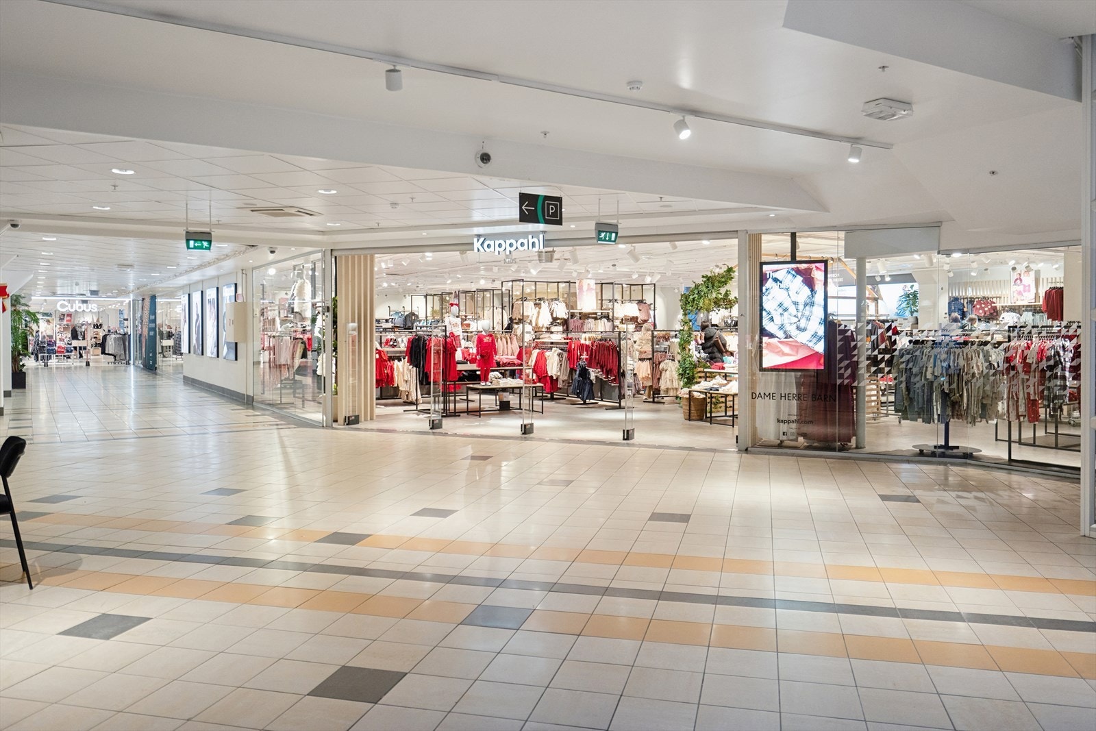 Alti Farmandstredet byr på over 80 butikker og spisesteder. Galleribilde