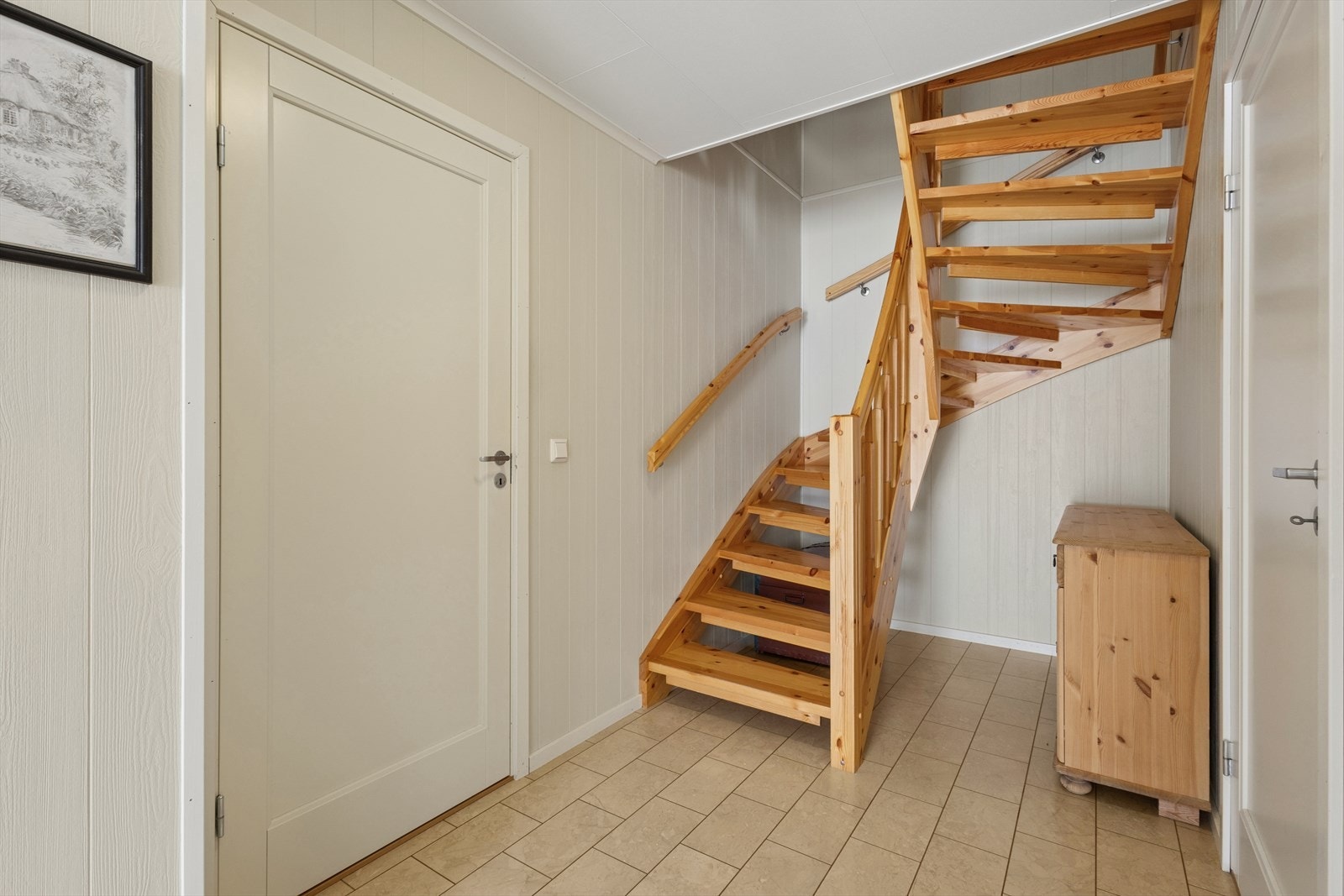 Trapperom til boligens underetasje. Galleribilde