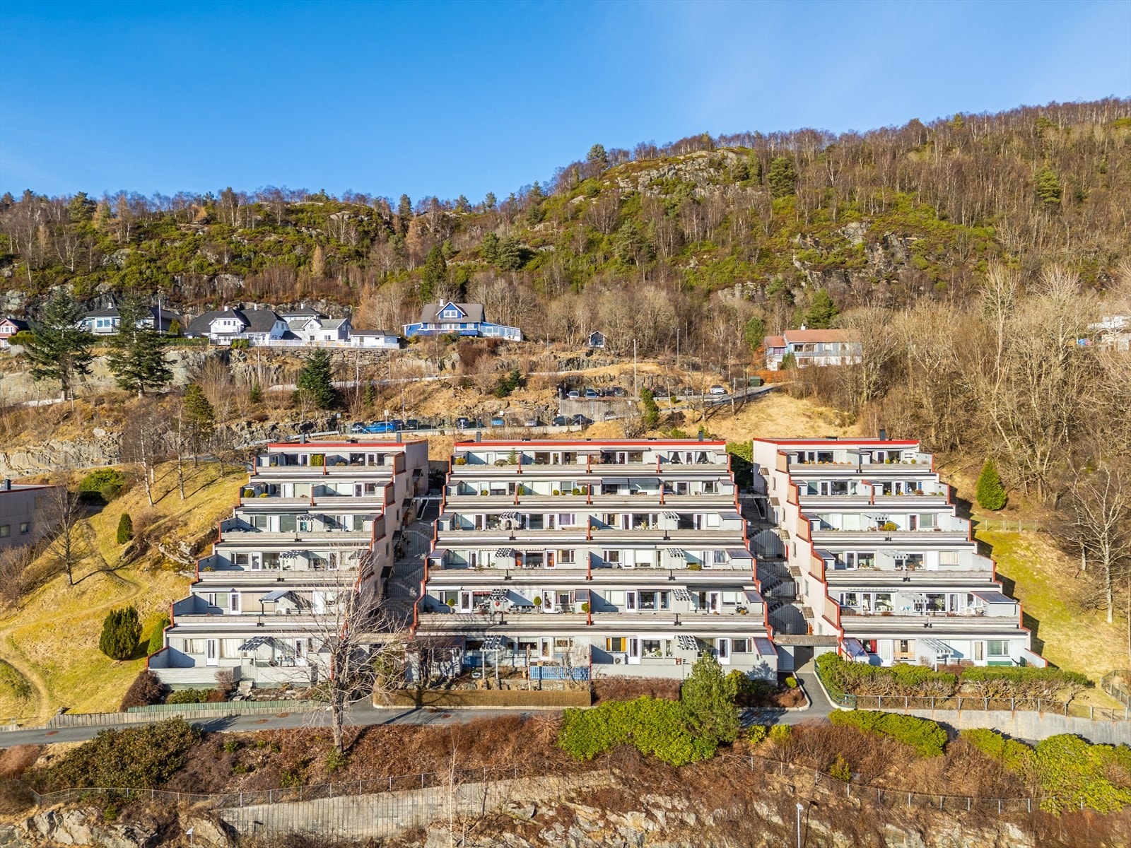 - Fin beliggenhet i fjellsiden - Galleribilde