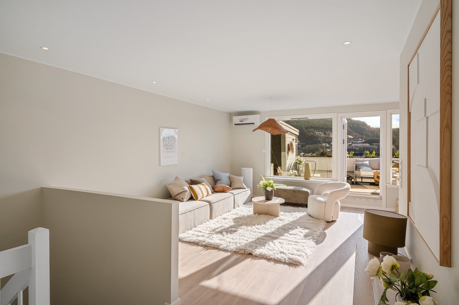 - Vi beveger oss ned i leilighetens 1. etasje - Galleribilde