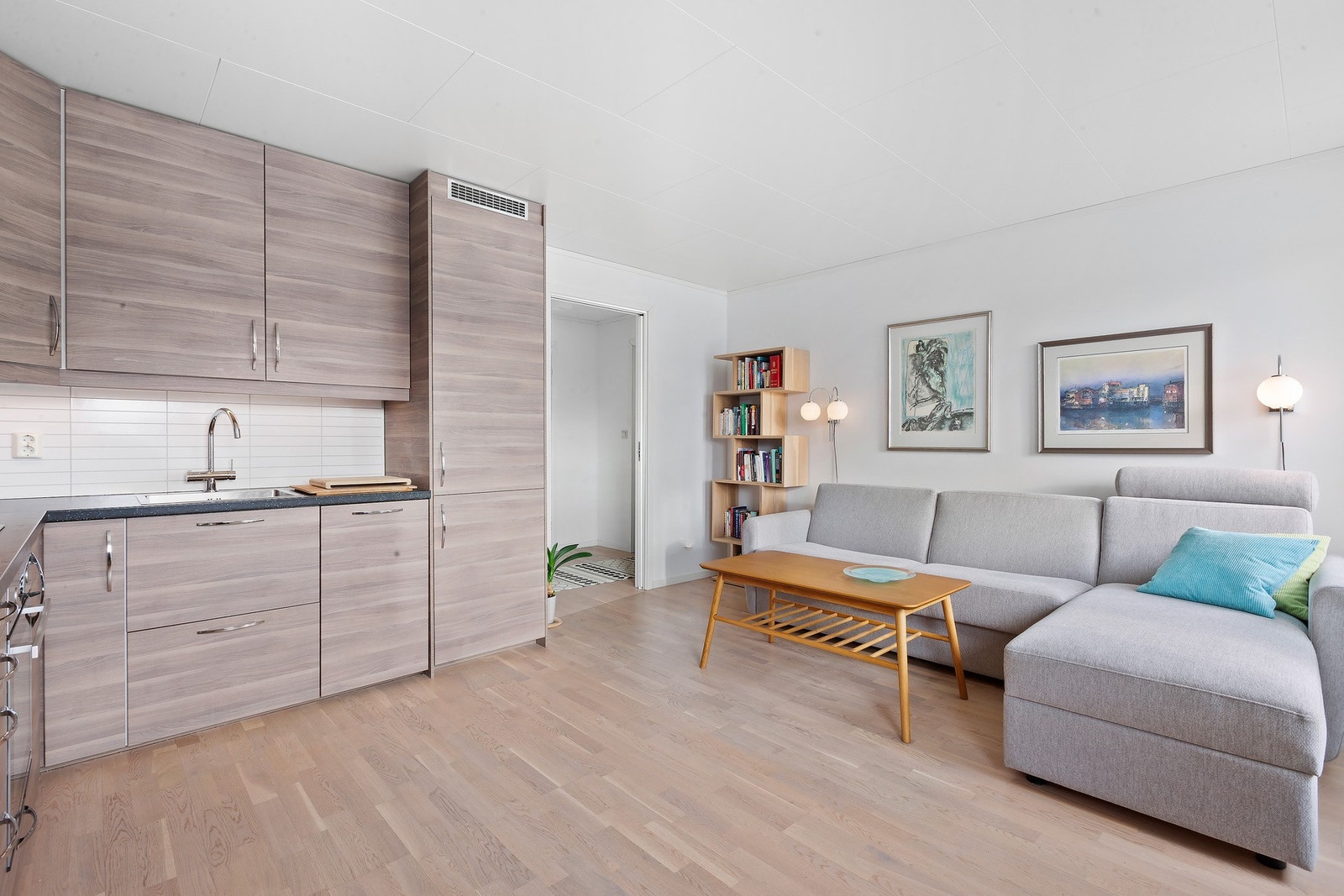 Praktisk skyvedør mellom gang og stue. Galleribilde