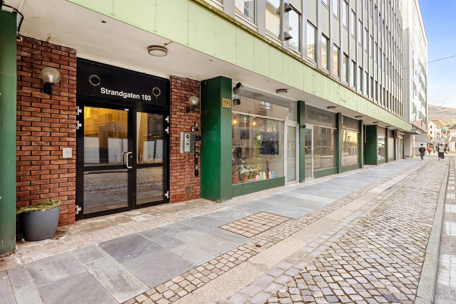 Herfra er det kun en kort spasertur inn til Torgallmenningen og alt Bergen sentrum har å by på. Galleribilde