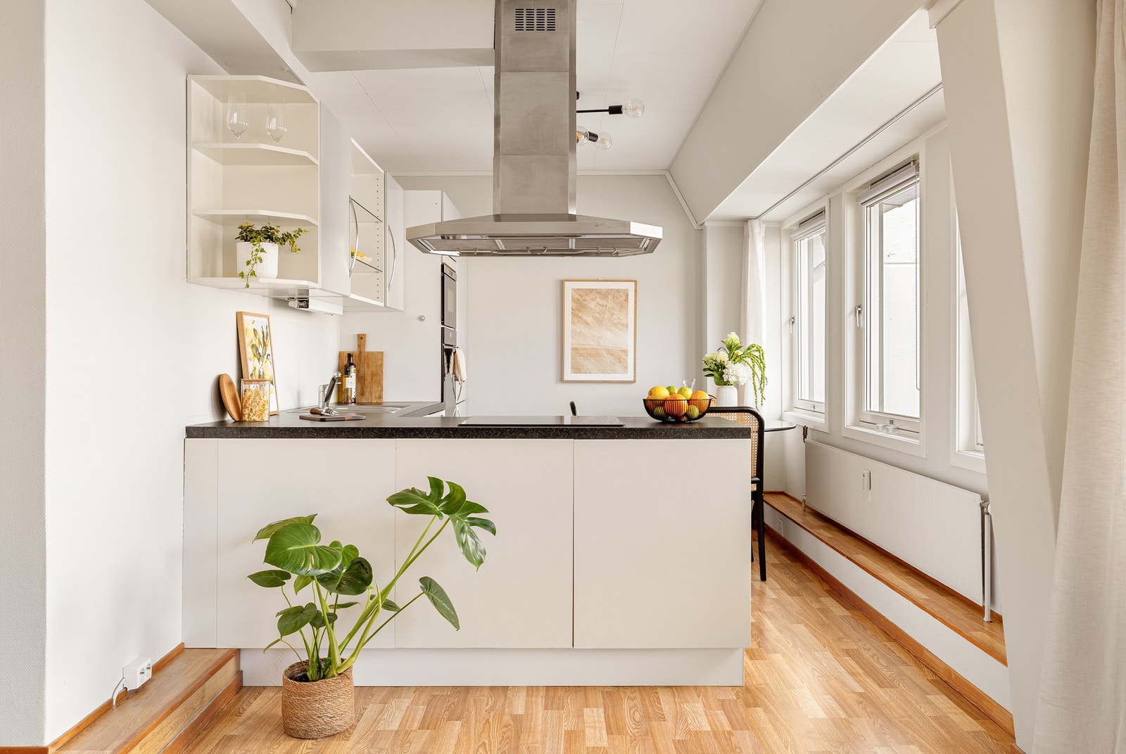 Åpen og sosial løsning til kjøkkenet. Galleribilde