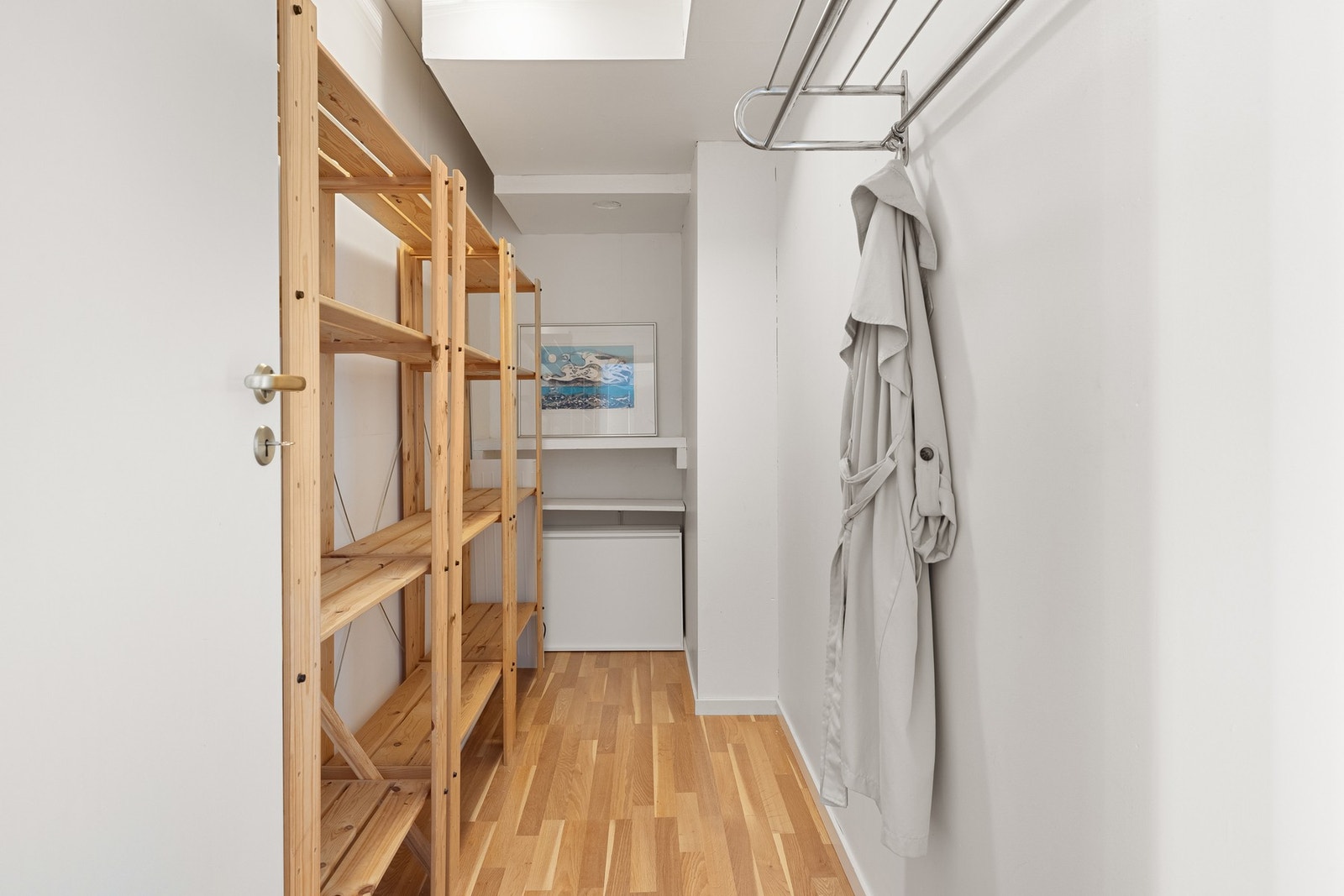 Fra entré har man tilkomst til invnendig bod som gir godt med oppbevaringsplass. Galleribilde