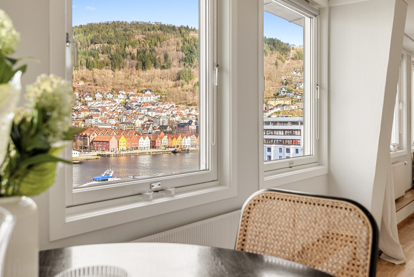 Måltidene kan nytes med vakker utsikt. Galleribilde