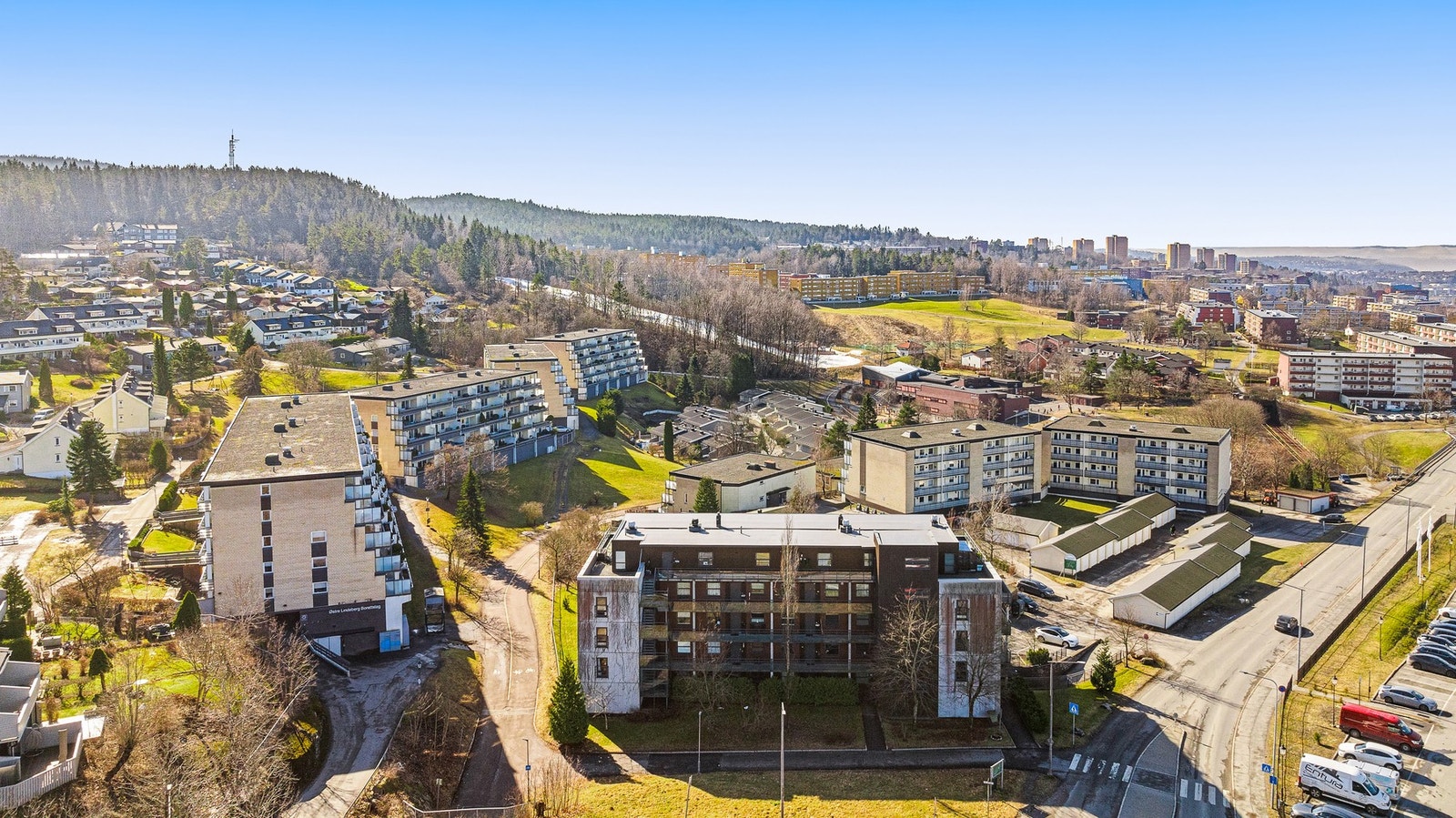 Området er svært barnevennlig,. Barnehage, og skole er i umiddelbar nærhet. Galleribilde