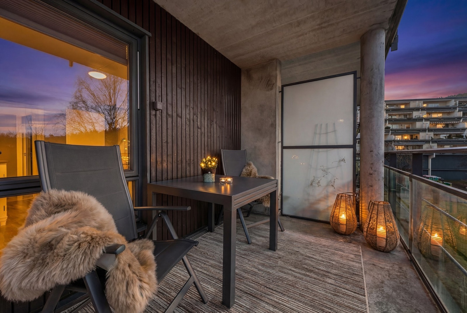 Trivelig balkong med god plass til sitteplasser. Galleribilde