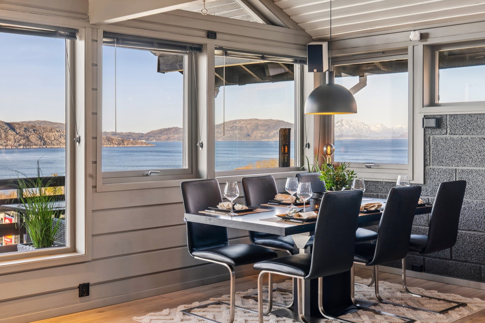 En utsikt som er like imponerende uansett vær og årstid. Galleribilde