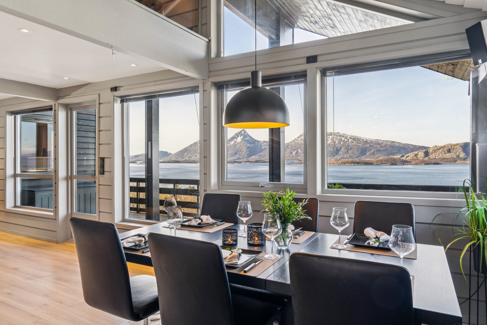 Her kan du følge med på båttrafikken i skipsleia og se mot Dønnamann. Galleribilde