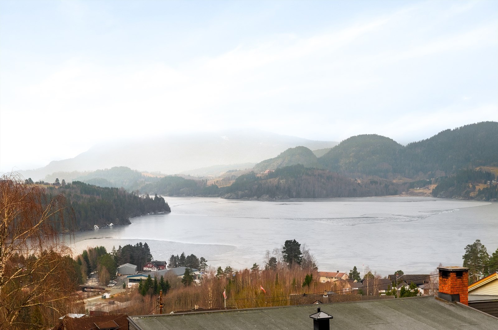 Herlig utsikt mot Heddalsvatnet. Galleribilde