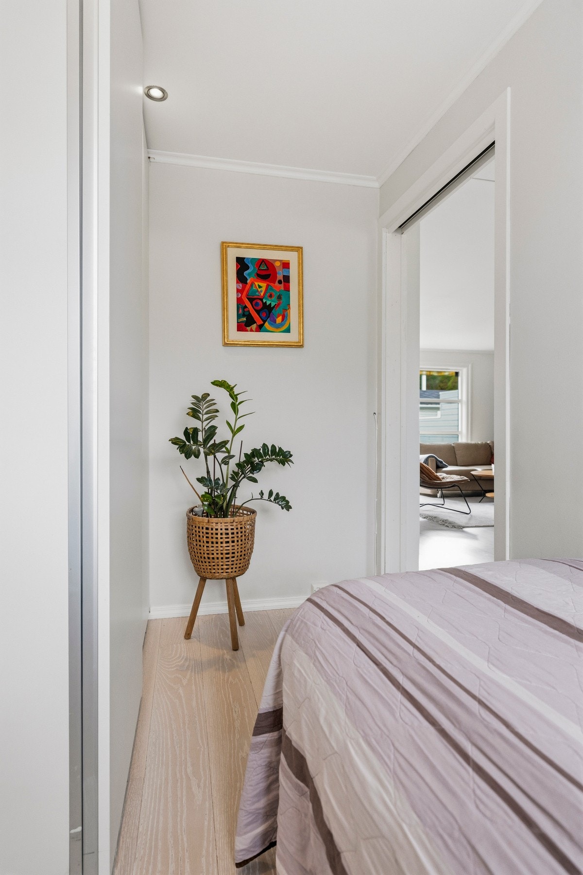 Praktisk soverom med garderobeskap. Galleribilde