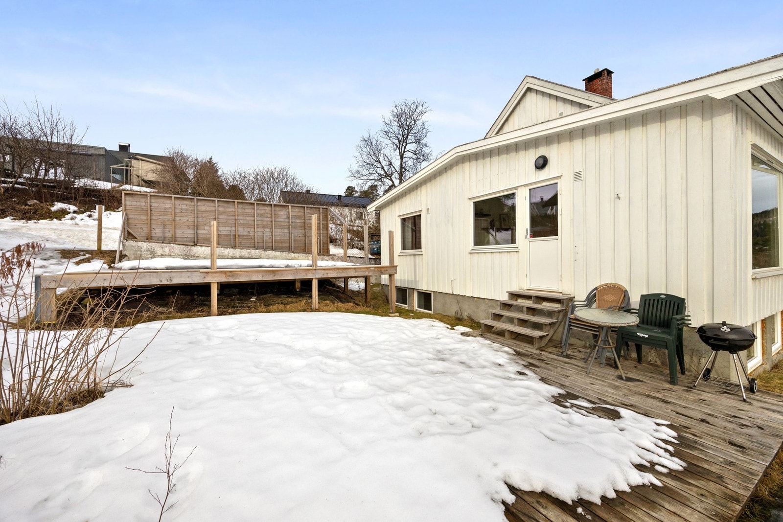Fra stuen er det utgang til et større terrasseareal Galleribilde