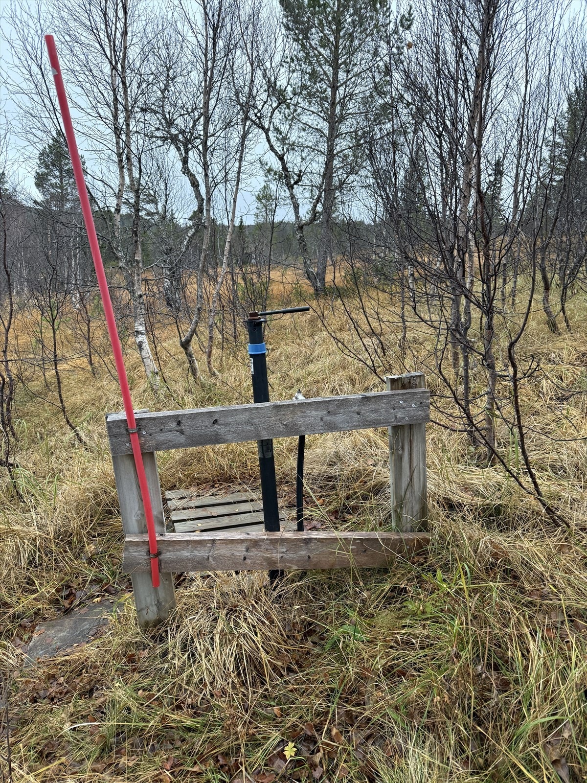 Vannpost like ved hytta. Galleribilde