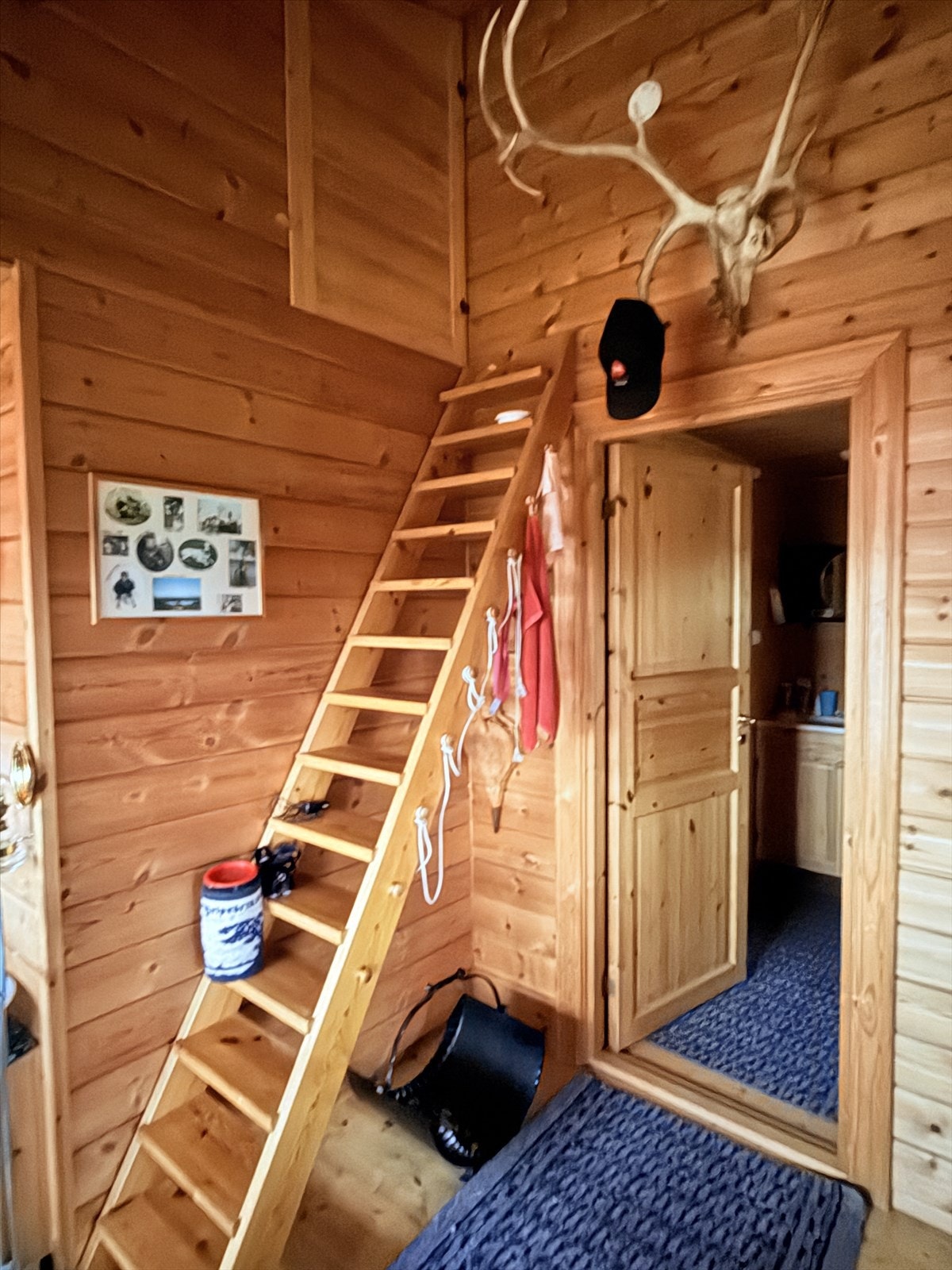 Trapp opp til hems. Galleribilde