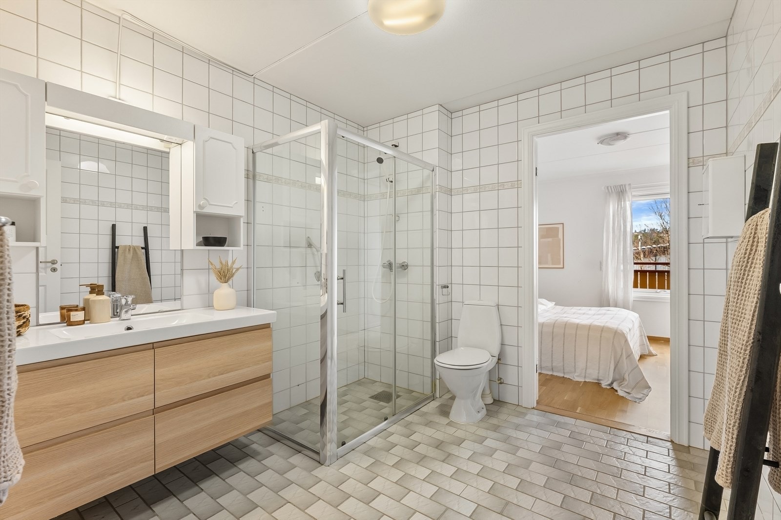 Flislagt bad med varme i gulvet. Galleribilde