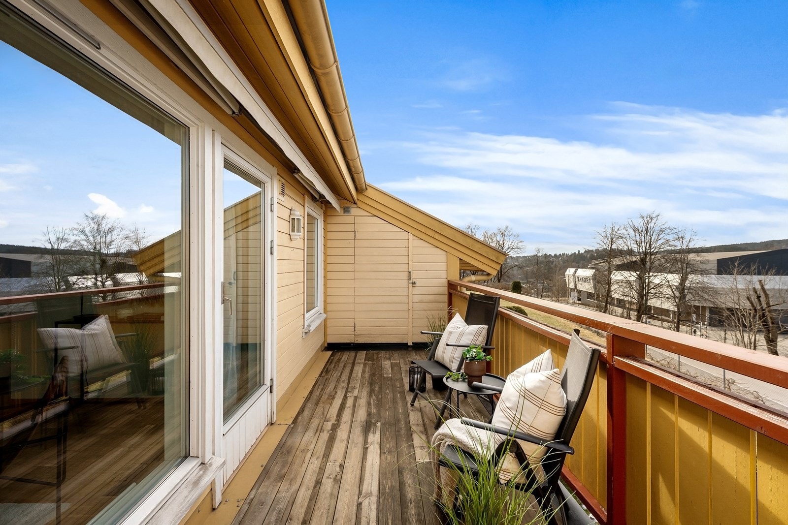 Gode solforhold og montert markise. Galleribilde