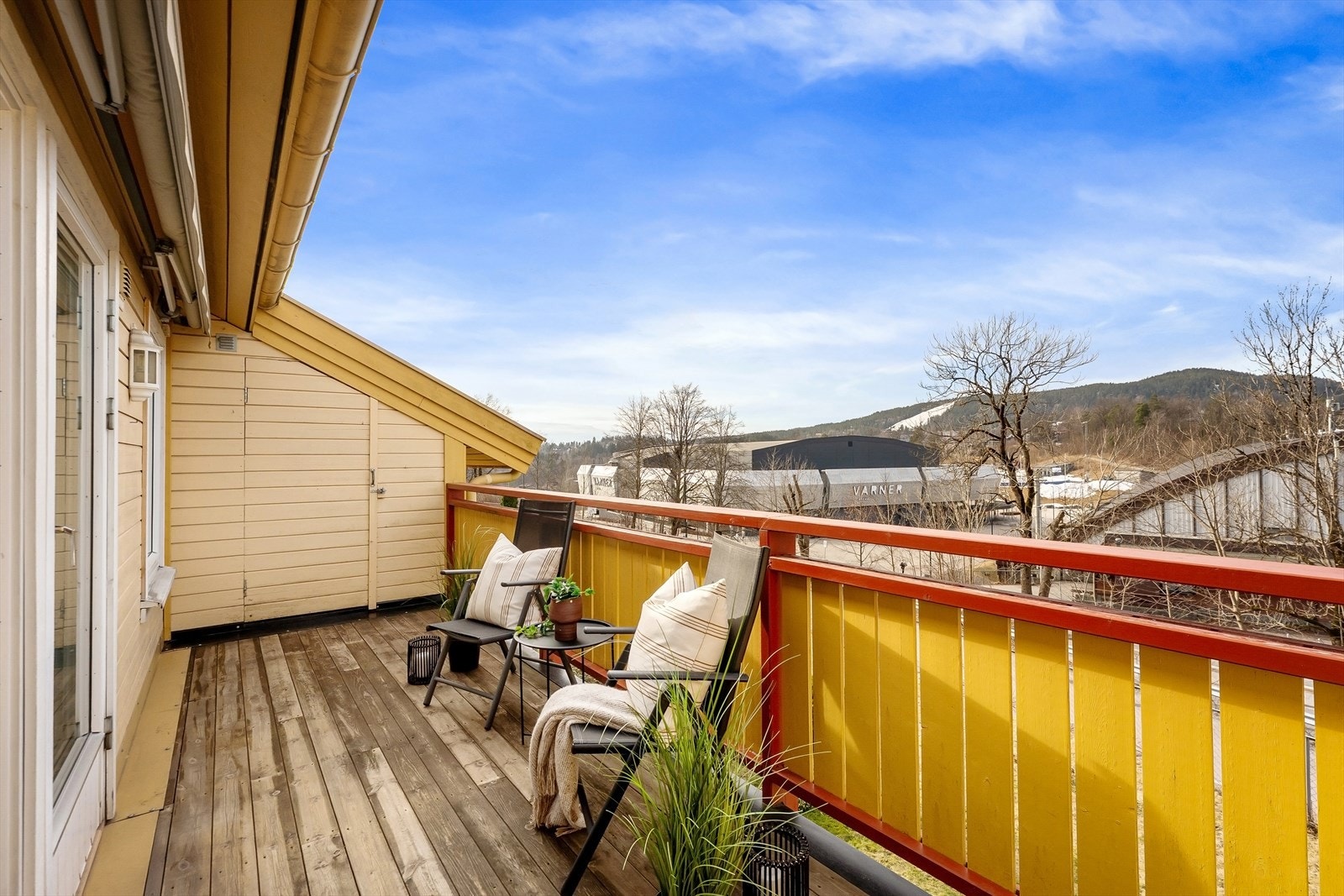 Adkomst til bod på balkongen. Galleribilde