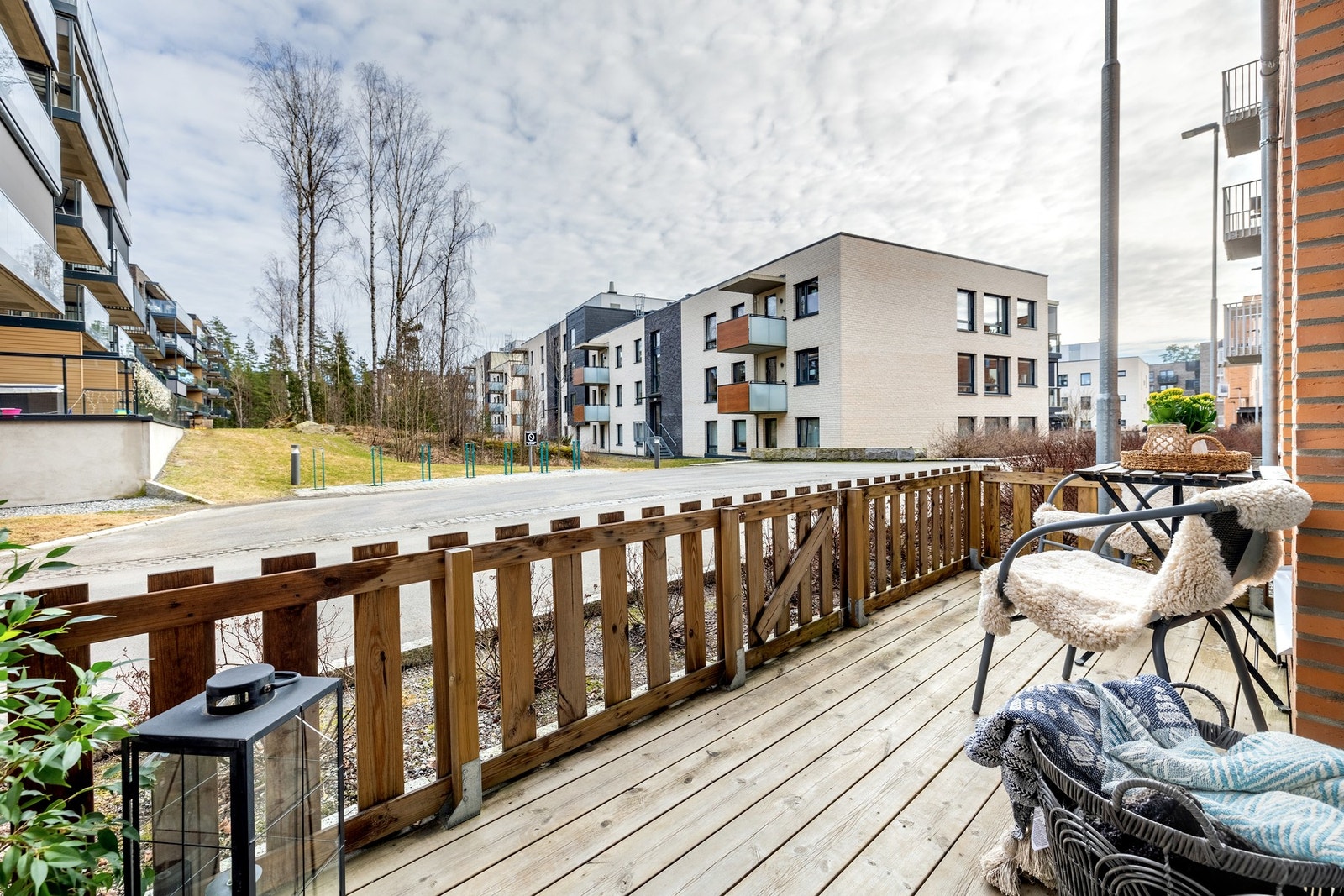 Det er godt med plass til utemøblement og grill, så her kan dagene nytes med god mat, venner og familie. Galleribilde