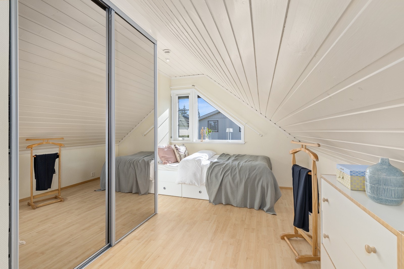 Rolige soverom med fine lysforhold og fleksibel bruk. Galleribilde