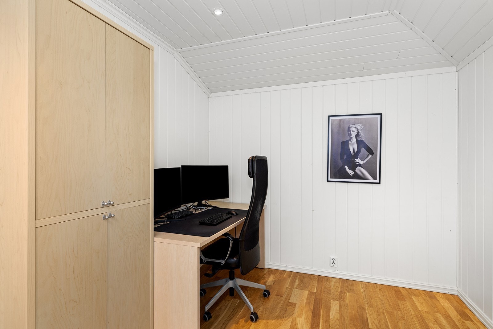 Allsidig innredet rom som kan benyttes som kontor, hobbyrom eller etter behov. Galleribilde