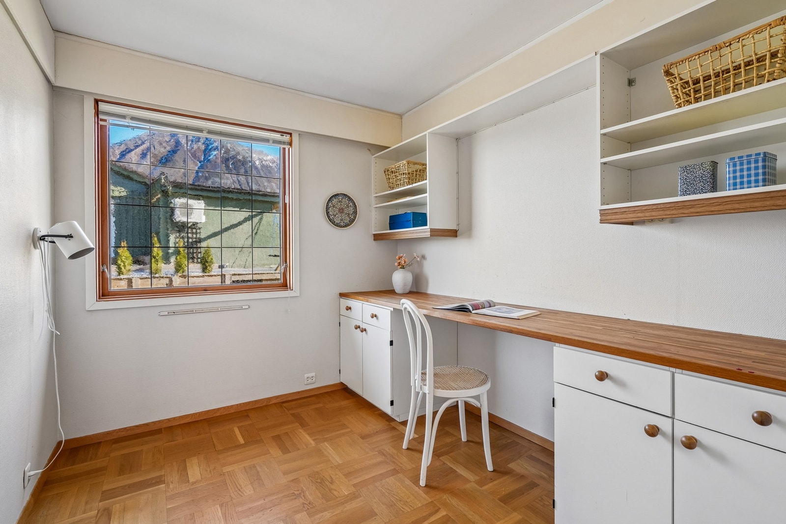 Kontor i hovedetasje, kan også brukes som soverom om ønskelig. Galleribilde