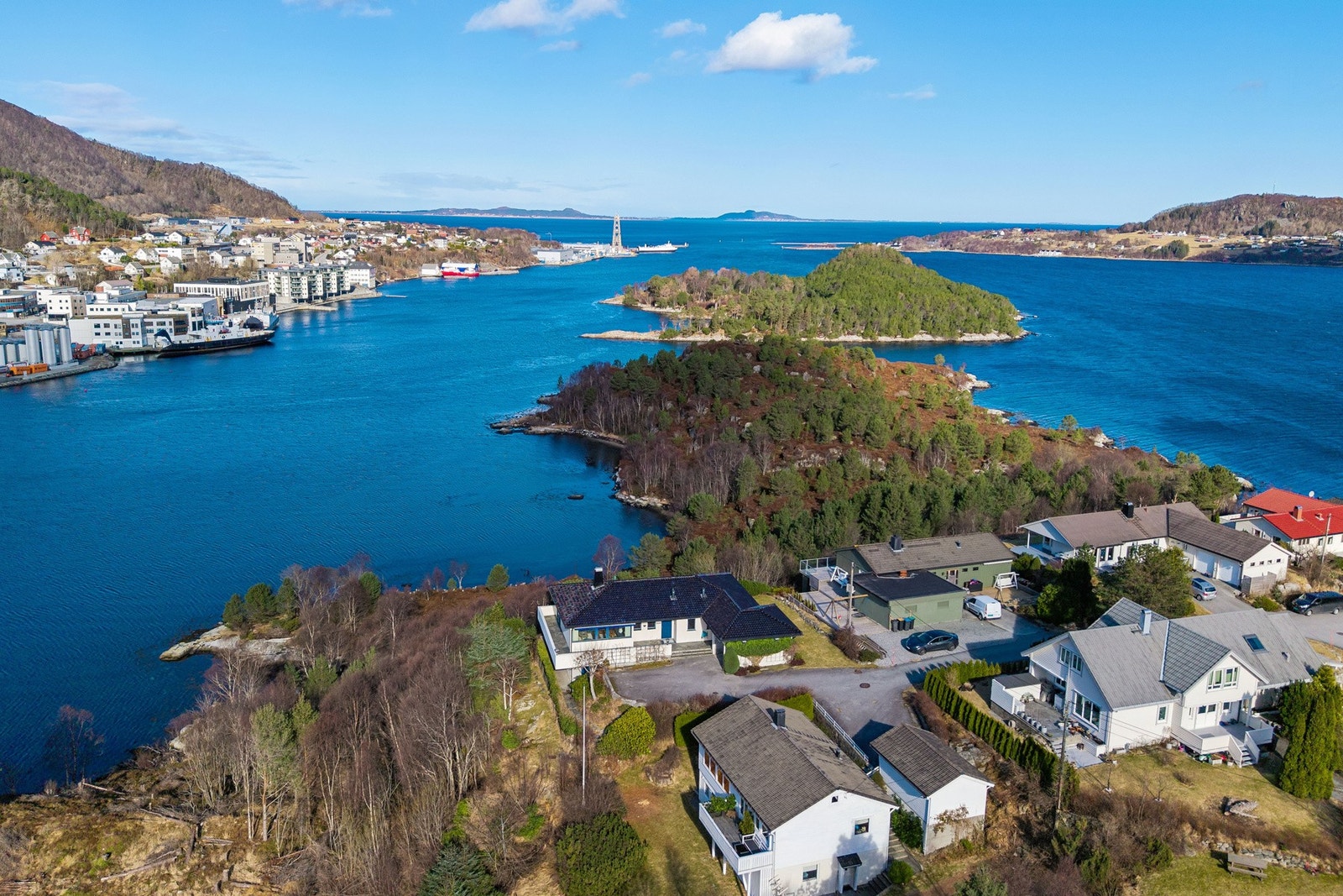 Her bor man i et ettertraktet boligområde med nydelig utsikt. Galleribilde