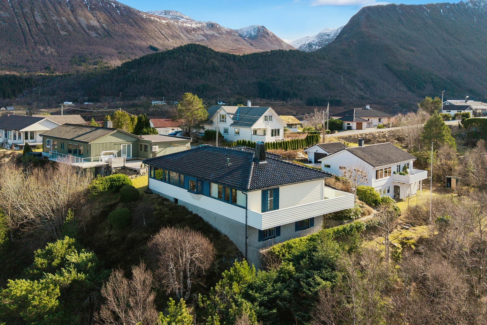 PrivatMegleren presenterer sjelden mulighet i Brattvåg: En stor enebolig på en meget attraktiv utsiktstomt. Galleribilde