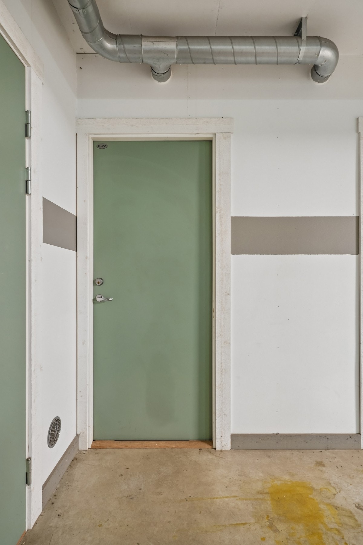 I felles garasjeanlegg er det en sportsbod som medfølger leiligheten. Det er heis fra garasje/bod og til leiligheten. Galleribilde