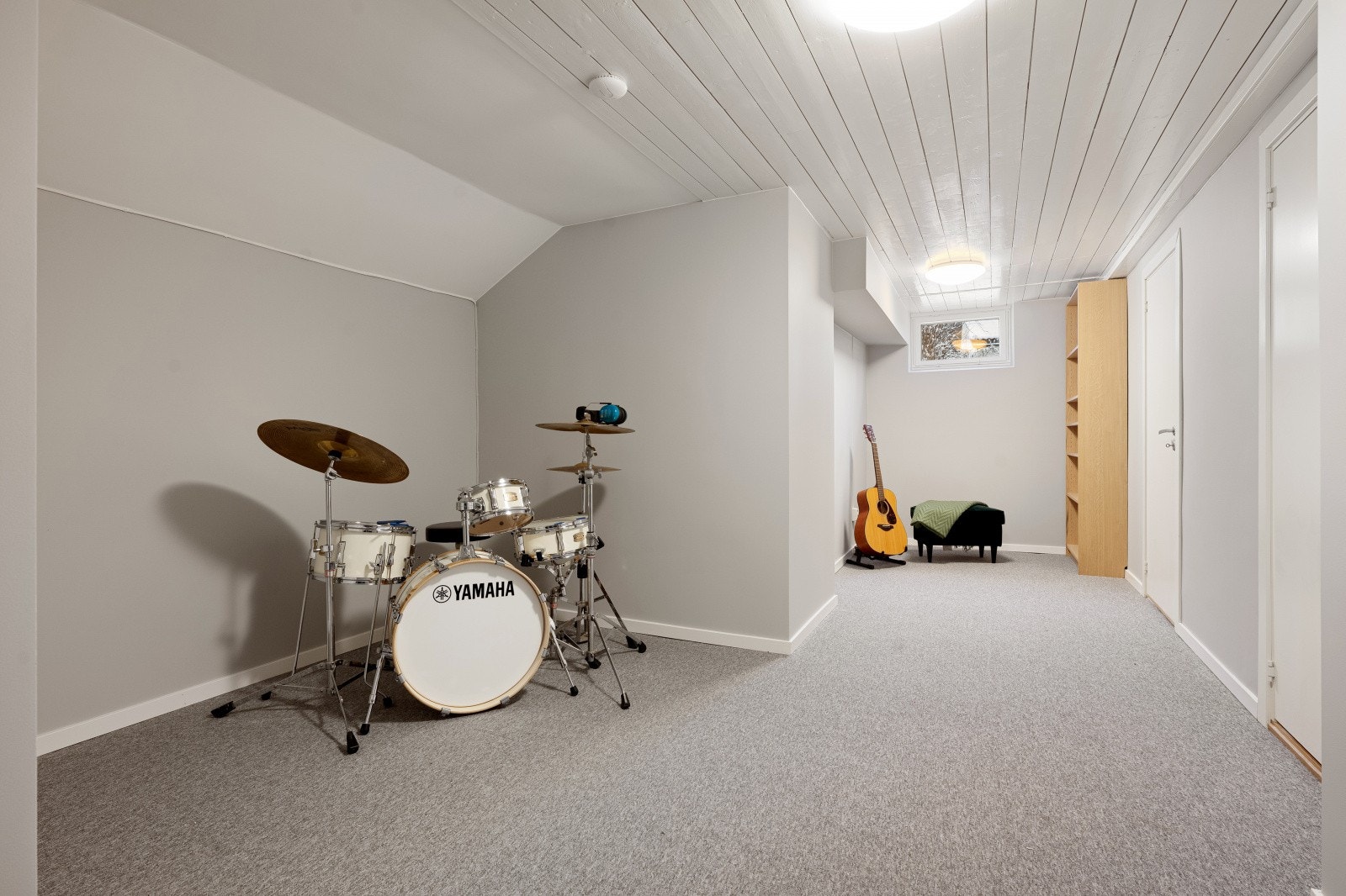 Kjellerstuen har god plass til en sofagruppe og tv og som lekerom. Dette etasjen er er must for en barnefamilie eller for familie som kommer på besøk. Galleribilde