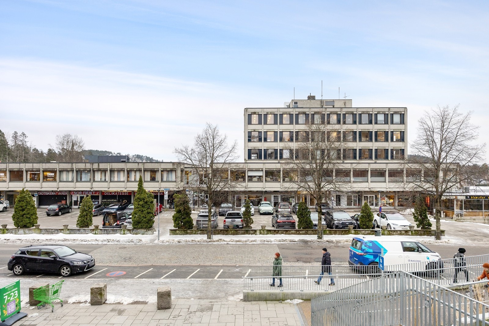 Kolbotn har et bredt utvalg av butikker, spisesteder og servicetilbud. Galleribilde