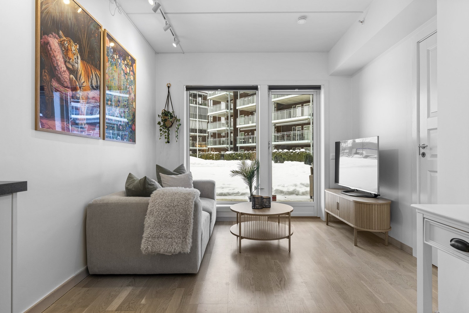 Romsaas Allé 11 - en moderne 3-roms leilighet fra 2018 med åpen stue- og kjøkkenløsning. Foto: Marika Mørkestøl / Marika Foto Galleribilde