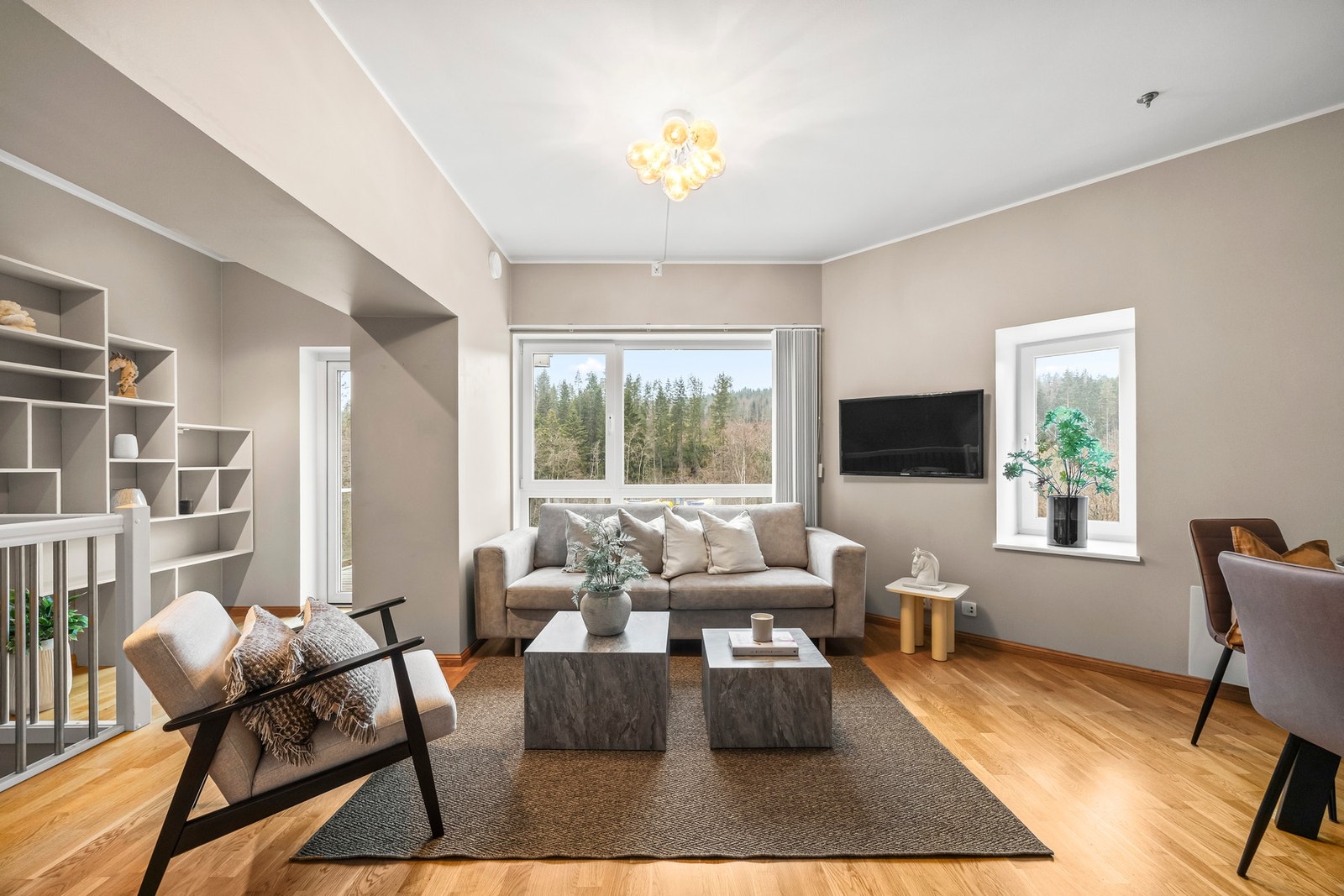 Eiendomsmegler Noman Afzal v/PrivatMegleren ønsker deg velkommen til Haugbro Terrasse 74! Galleribilde