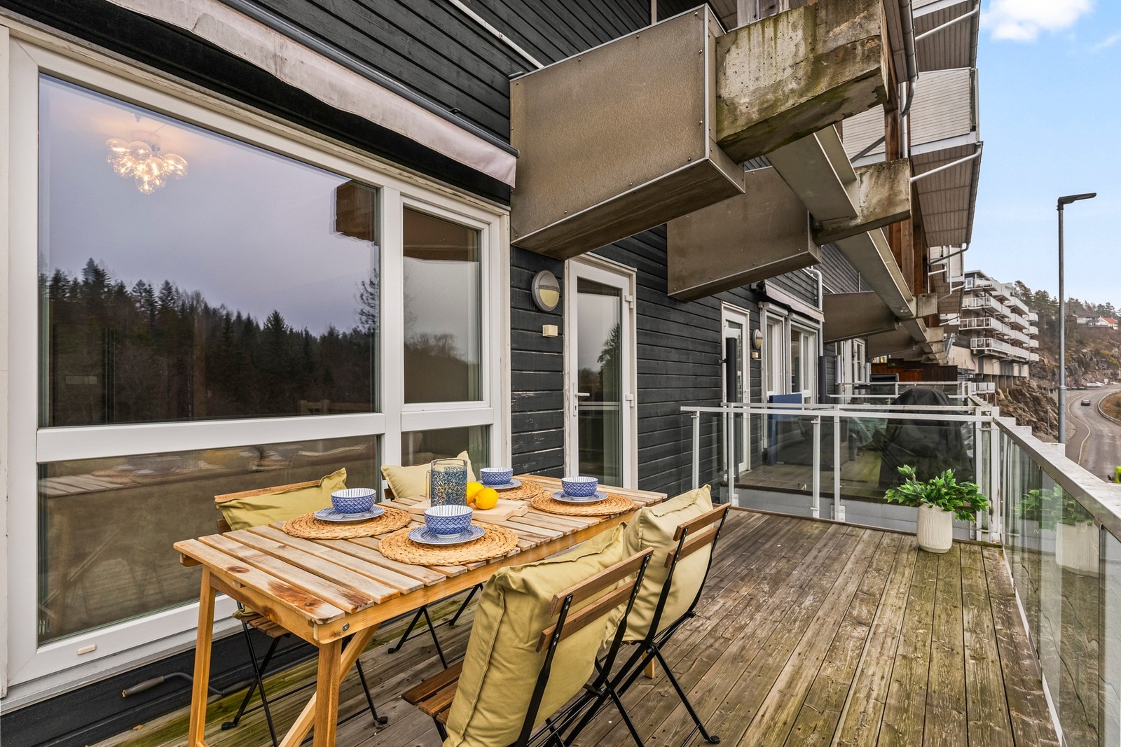 2-roms leilighet på to plan fra 2014 | 2 terrasser | Garasjeplass* | Rolig område og kort vei til marka Galleribilde