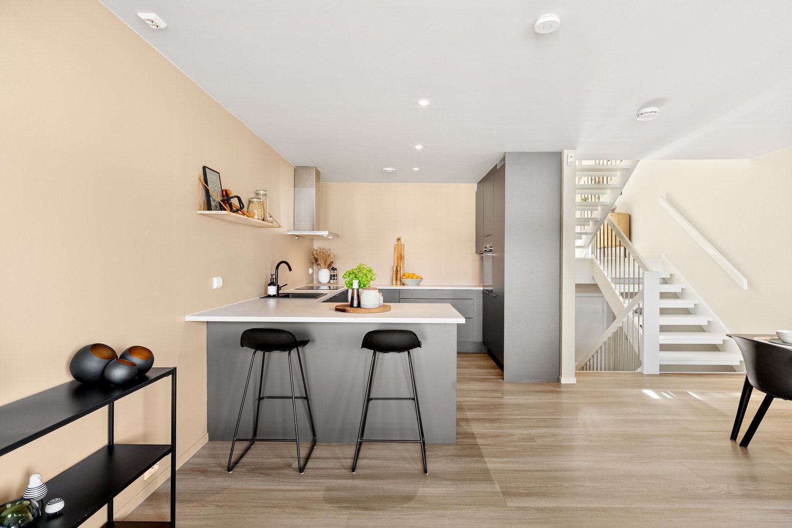 Lekkert kjøkken fra Norema i slette fronter. Galleribilde