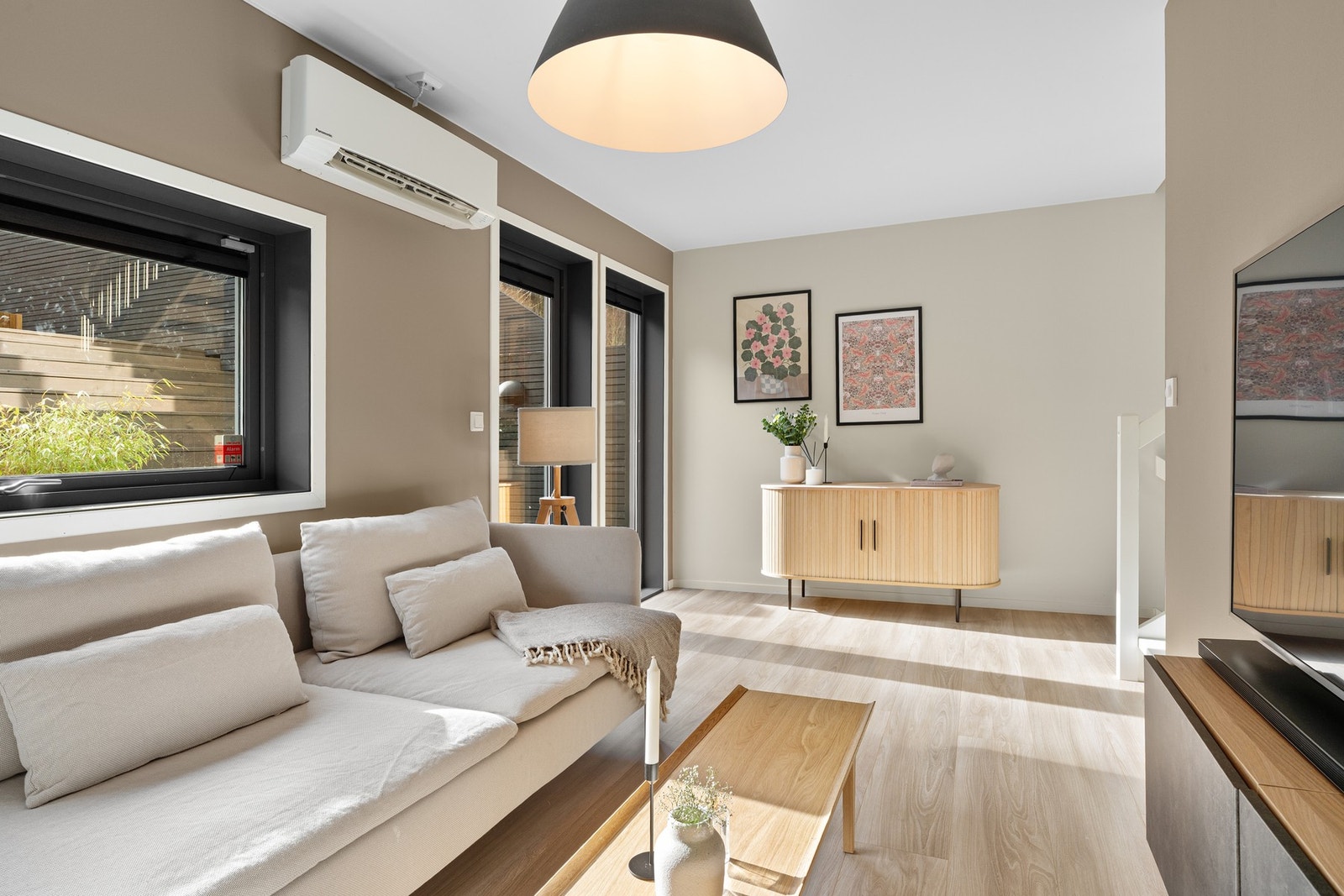 Den andre stuen fungerer fint som tv-stue, lekerom eller ekstra soverom. Galleribilde