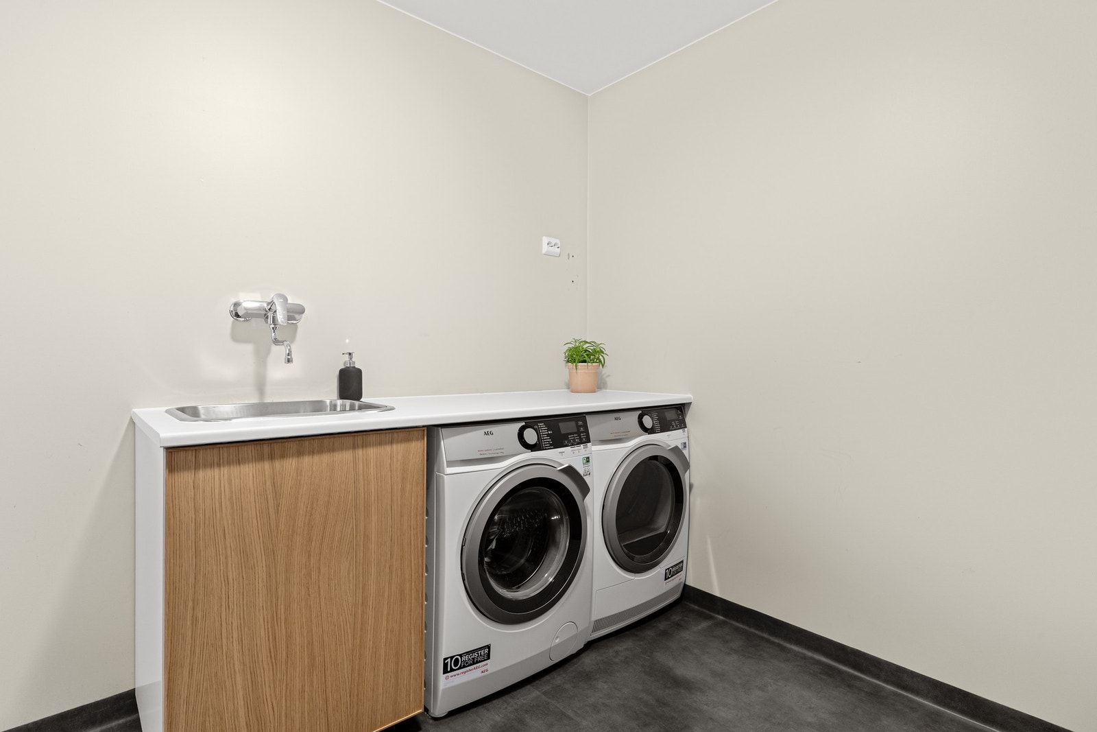 Vaskerom Galleribilde