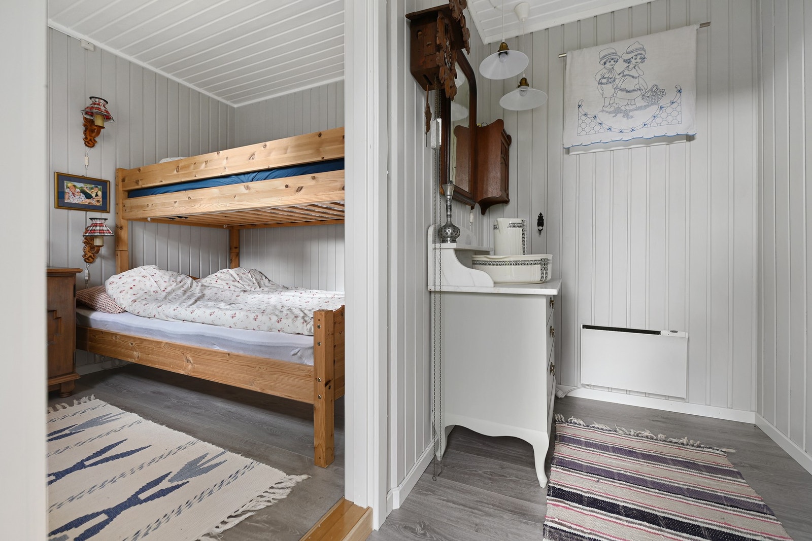 Annekset er innredet med familiekøye og gir praktiske, ekstra sengeplasser til familie og gjester. Galleribilde