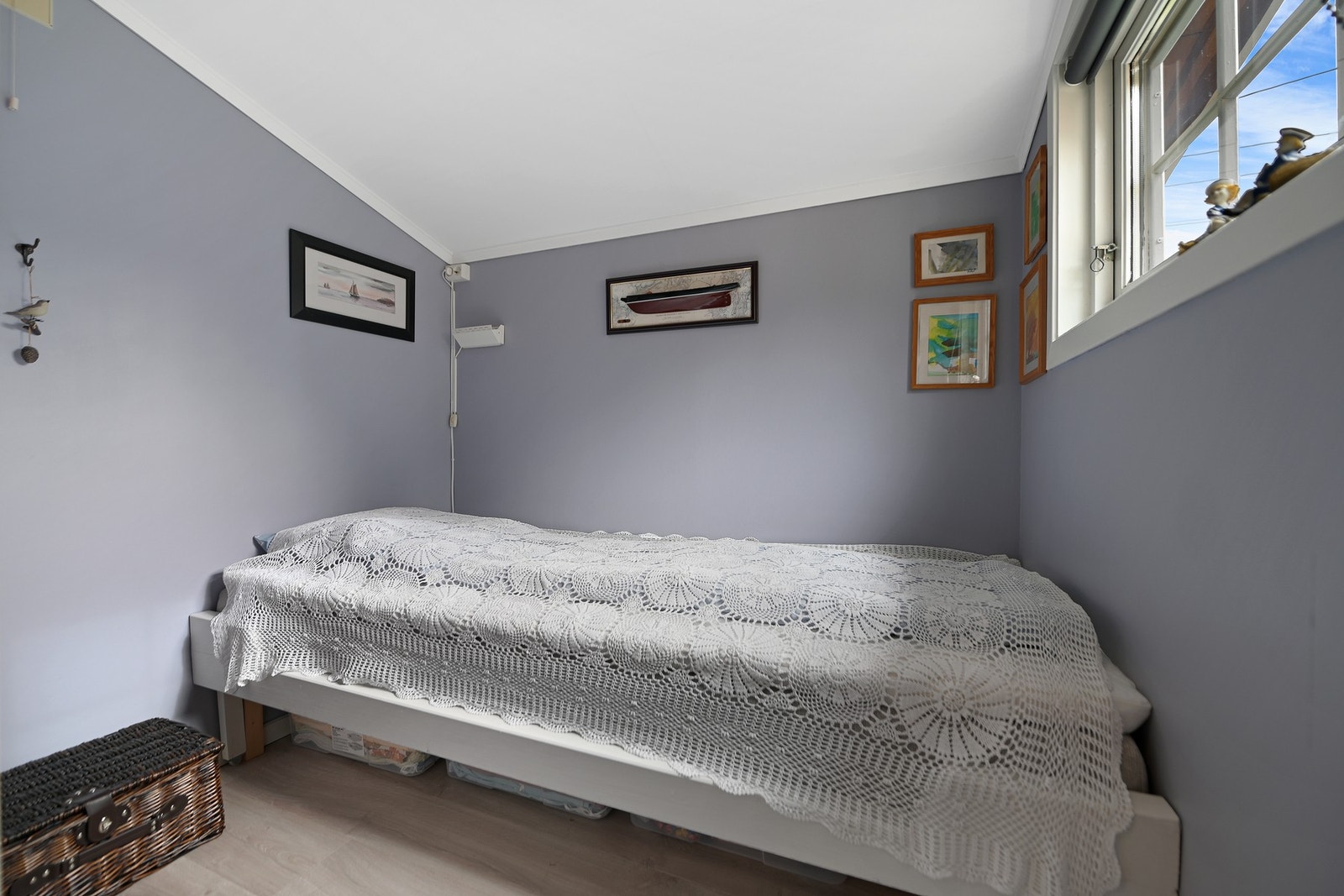 Soverom nummer to er innredet med seng som kan trekkes ut i bredden ved behov. Galleribilde