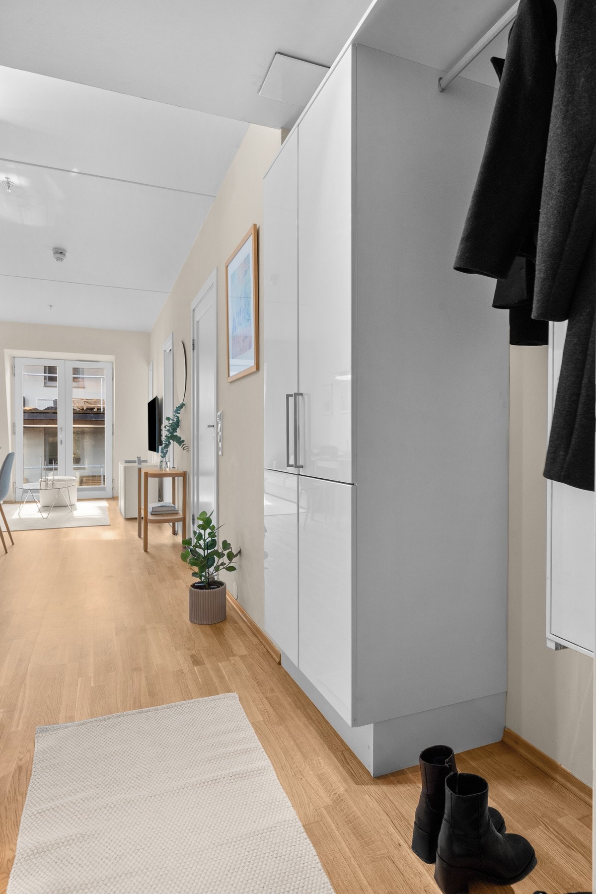 Entreen er romslig, med plass til garderobeløsning Galleribilde