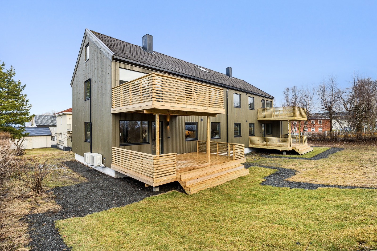 Fasadebilde av firemannsboligen. Galleribilde