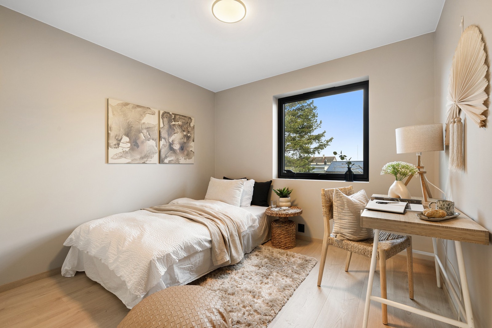 Soverom 3 er også 8 kvm stort. God plass til seng av god størrelse, samt nattbord og garderobeløsning etter eget ønske. Galleribilde