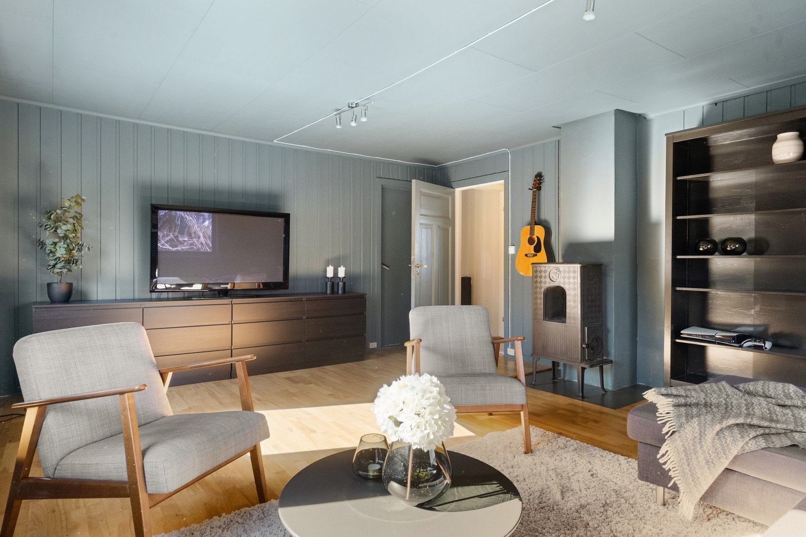 I tillegg til 2 stuer i 1.etg, finnes en tv-stue i 2.etg. Galleribilde