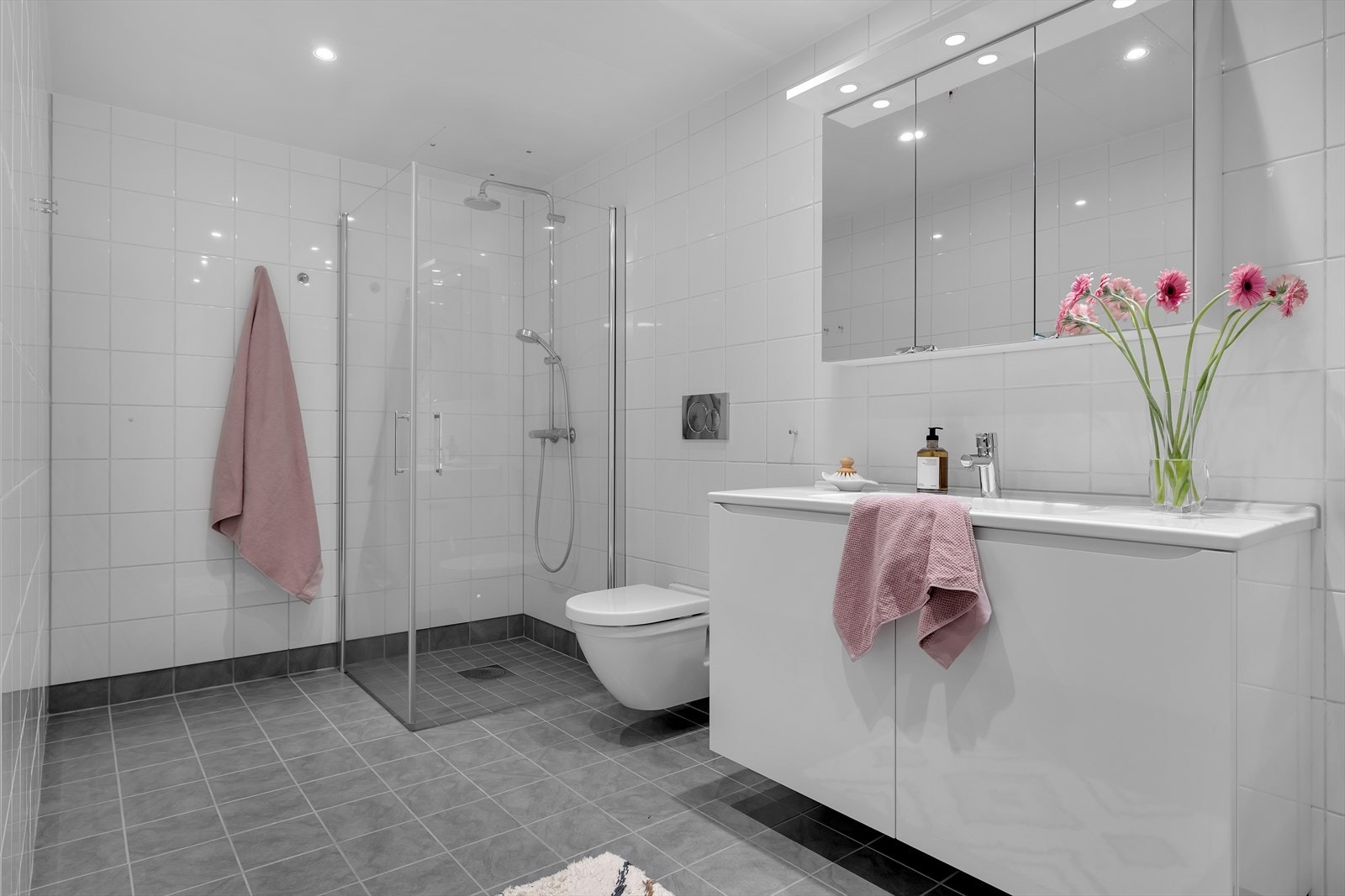 Flislagt bad med gulvvarme Galleribilde